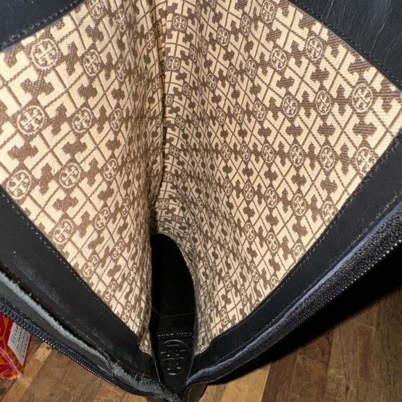 Tory Burch Leather boot with shiny gold hardware.  Size 8 *** worn 3x - Picture 4 of 10